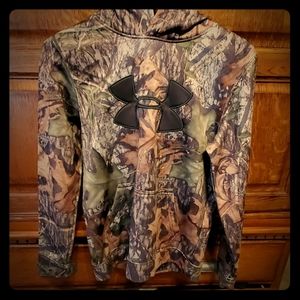 Youth large underarmour hoodie